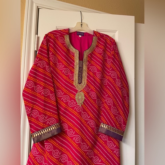 Tunic suit  - 2 piece - gold trimmed pink/crimson with gold pants - Picture 7 of 7